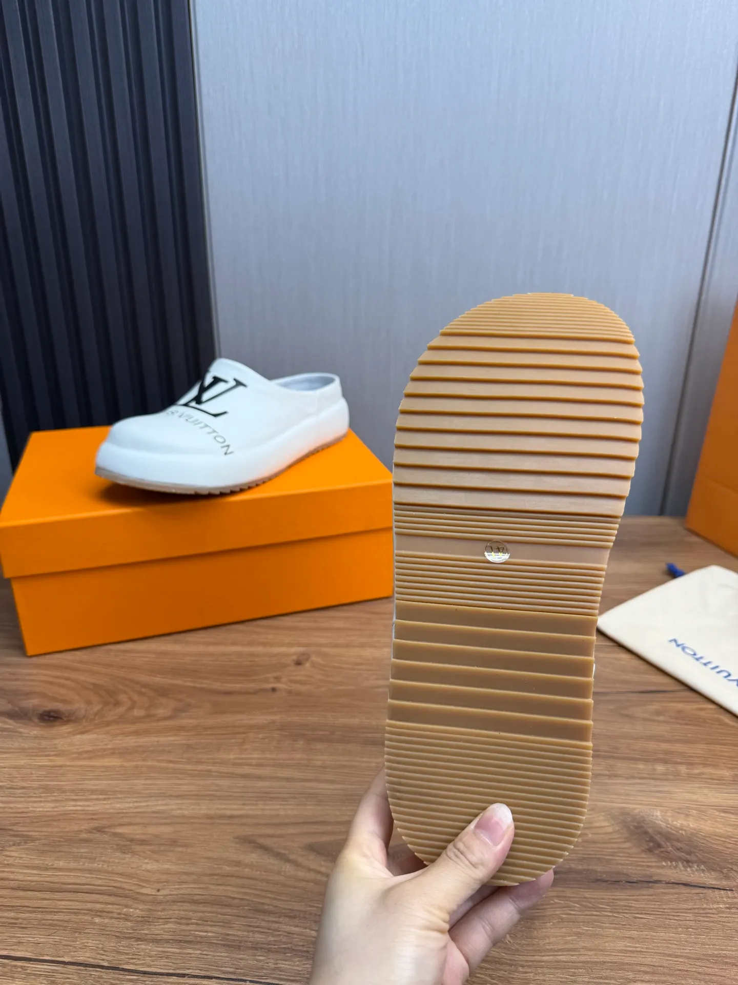 Men's shoes 💰480💰 Lv men's slippers 🩴38-45 size 45 46 🉑️Customized! Full leather slippers: cowhide on the outside, sheepskin on the inside ✅Original outsole⬆️